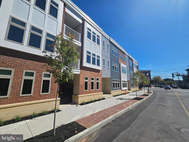Building Photo - 200 Hamilton Ave