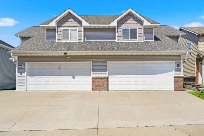 Building Photo - 5209-5211-5211 Silver Mill Dr