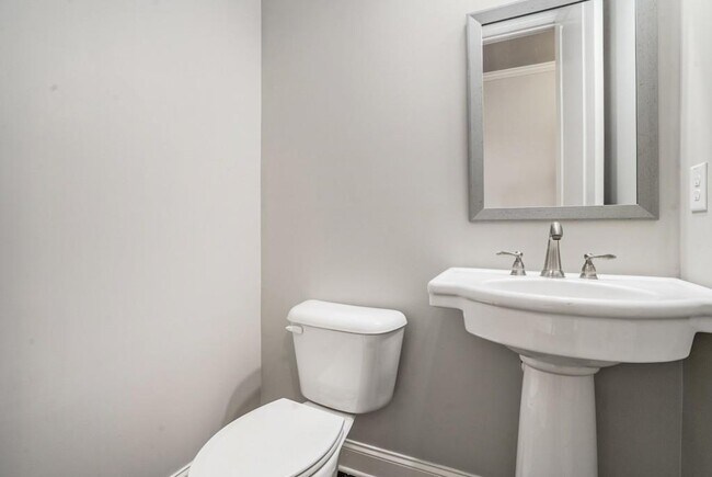 Building Photo - 612 Luckett Ct