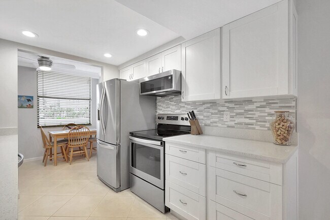 Building Photo - 5059 N Hwy A1A