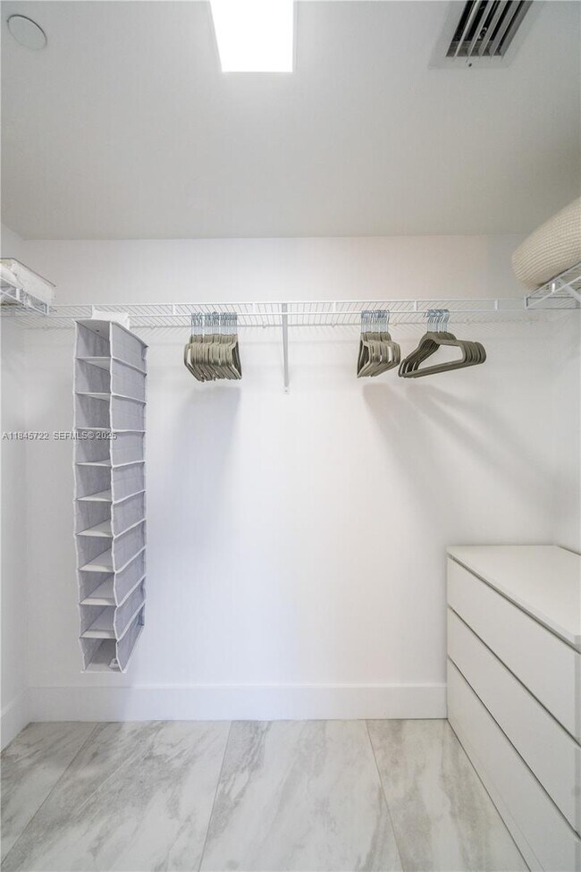 Building Photo - 31 SE 6th St