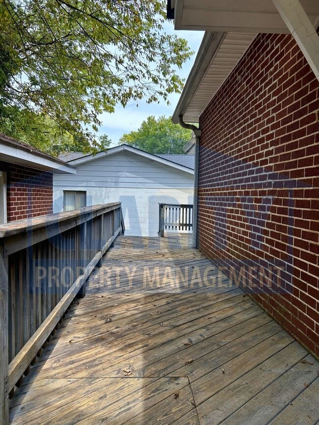 Building Photo - 2 bedroom apartment next to Lee University...