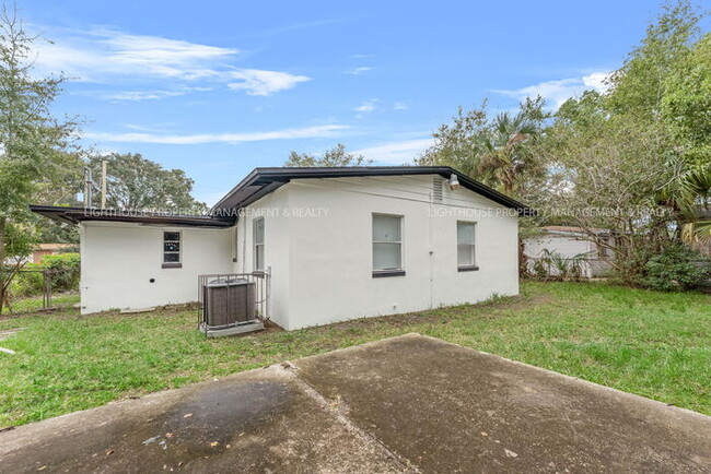 Building Photo - AFFORDABLE AND FULLY RENOVATED 3 BED 1 BATH