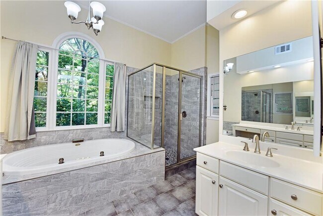 Building Photo - 2130 Hickory Cove