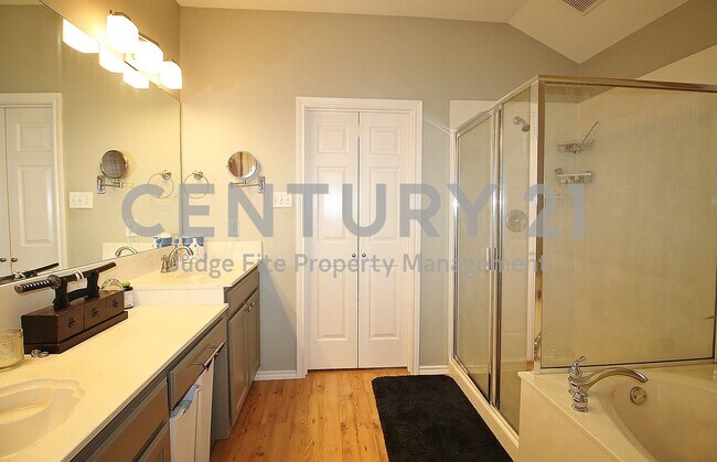 Building Photo - Beautiful 3/2/2 in Euless For Rent!