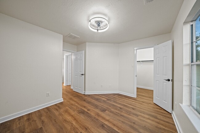 Building Photo - 16118 Market Garden Ln