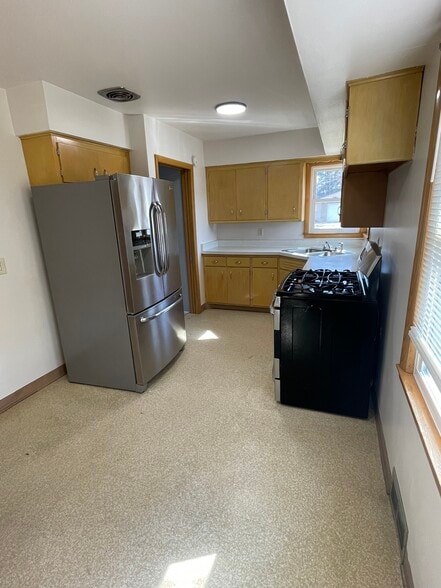 Building Photo - 3957 N 98th St