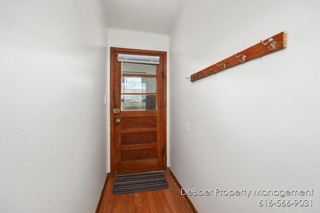 Primary Photo - 1621 Lakeshore Dr