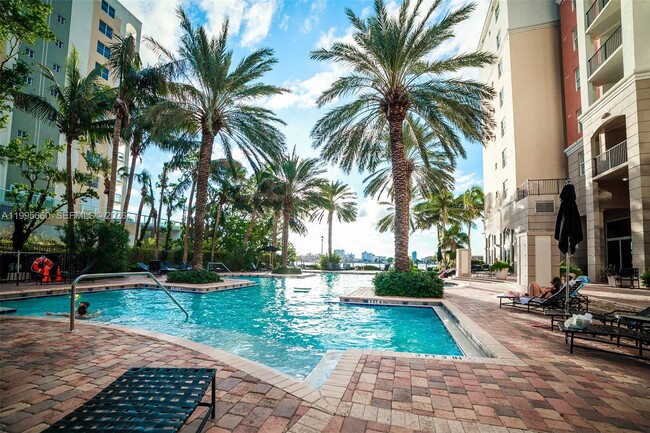 Building Photo - 17100 N Bay Rd