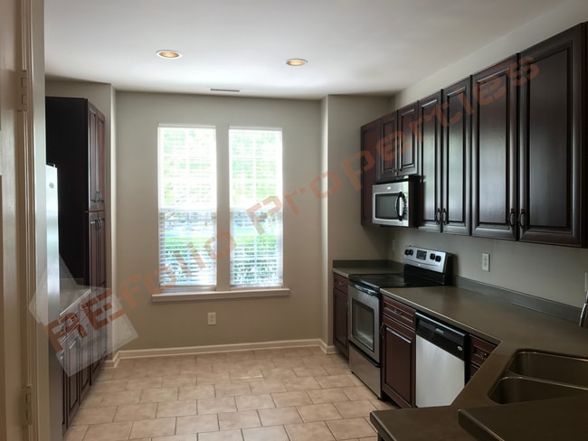 Building Photo - 3015 Freeport Dr