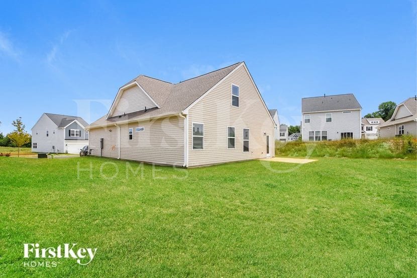 Building Photo - 808 Birchcrest Wy