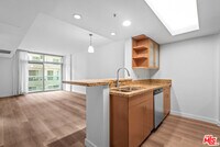Building Photo - 13700 Marina Pointe Dr
