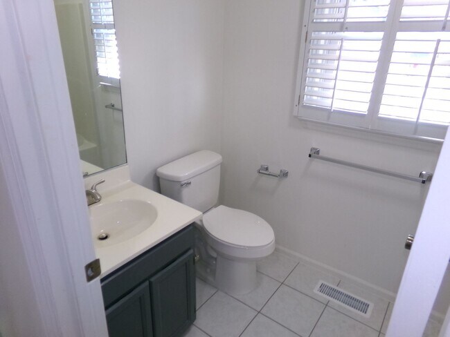 Building Photo - Well-kept 3 bedroom 2 1/2 bath home in the heart of Clemmons