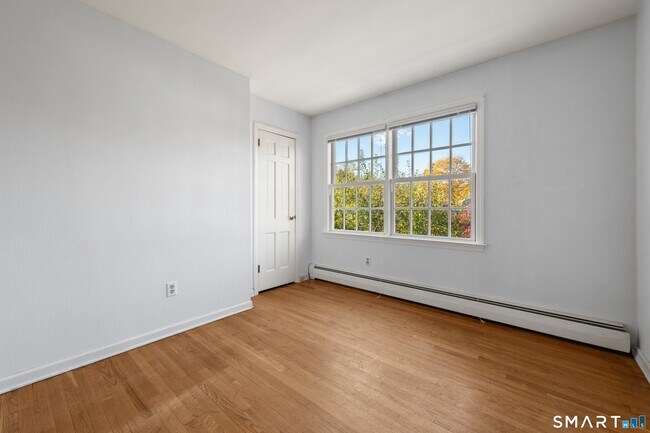 Building Photo - 56 Drake Ln