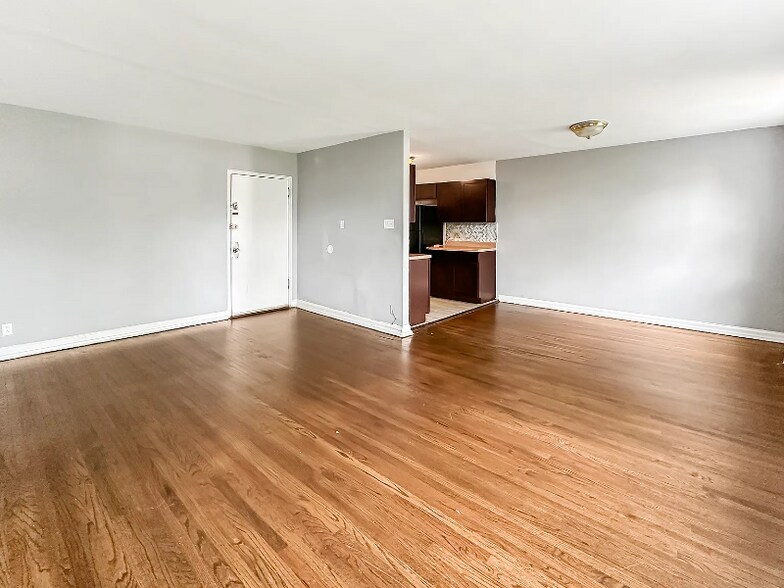 Building Photo - 1545 Medary Ave