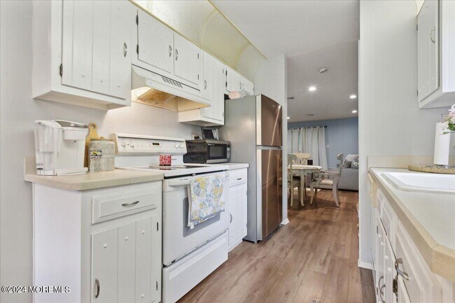 Building Photo - 173 Amberly Dr