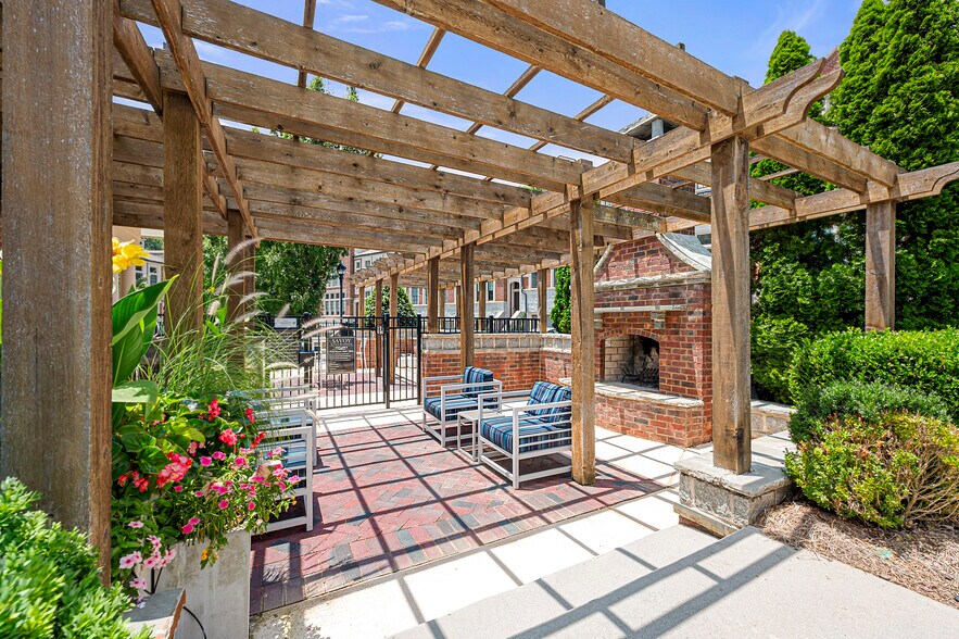 Building Photo - 2920 Hermance Dr NE