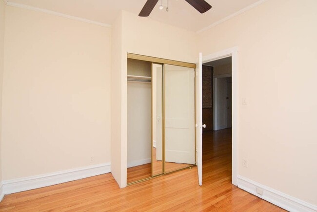 Building Photo - 958 W Cornelia Ave