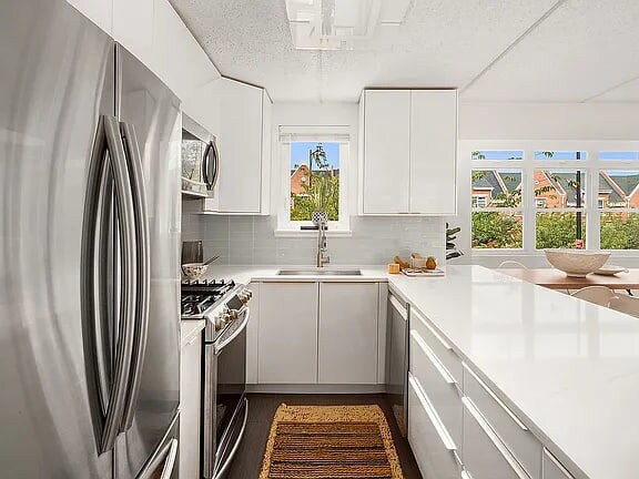 Building Photo - 6 Renaissance Ct