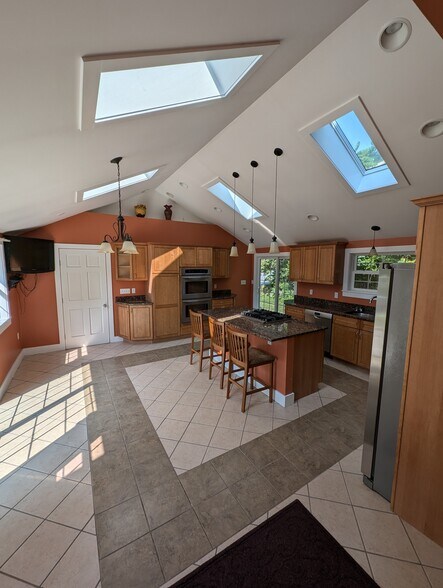 Building Photo - 111 Spring Hill Lane