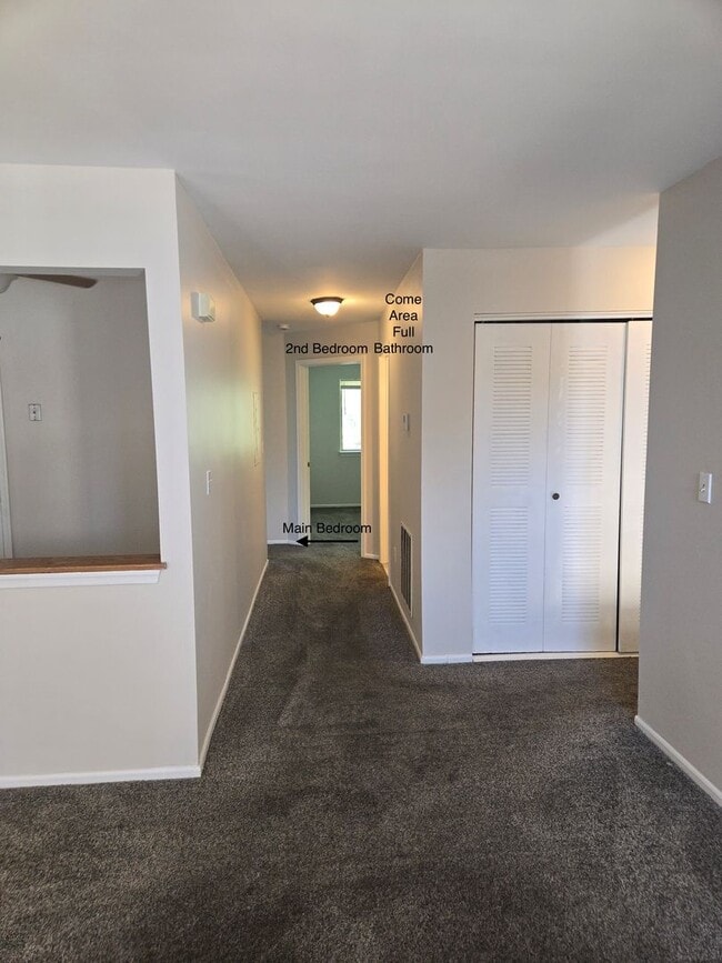 Building Photo - Commuter's delight! Freshly painted, 2-bed...