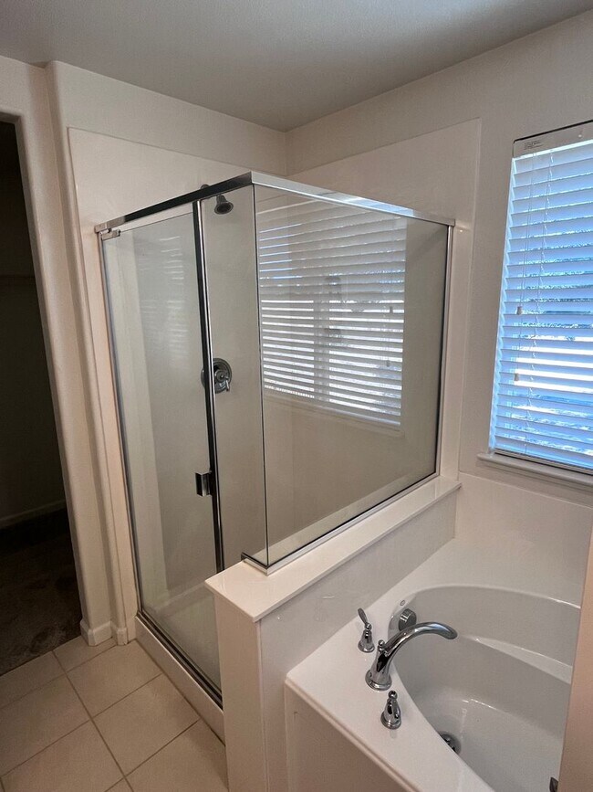 Building Photo - BEAUTIFUL HOME IN WEST ROSEVILLE!!