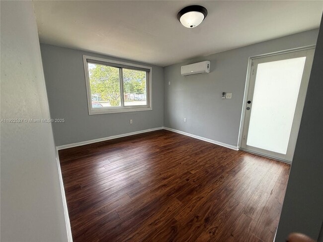 Building Photo - 501 SW 69th Ave