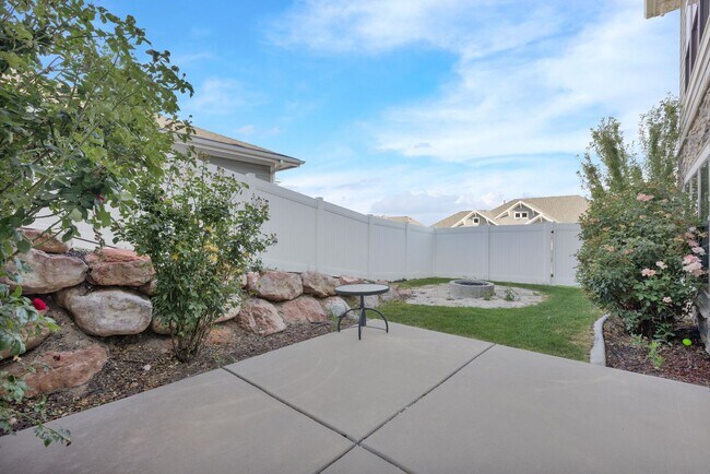 Building Photo - Luxury North Salt Lake Home with Mountain Views, Office & Fully Fenced Yard