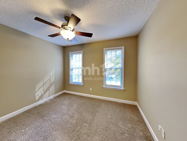 Building Photo - 1105 Stonewater Dr