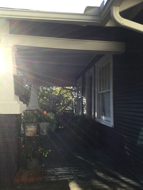 Building Photo - 224 W Watson St