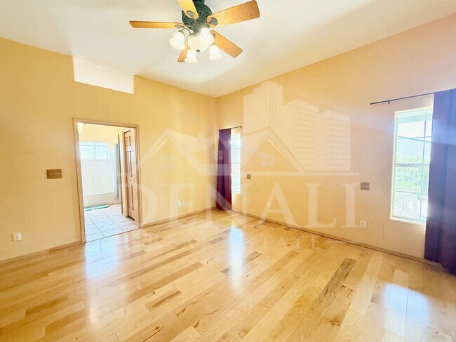 Building Photo - 1221 E Cholla St