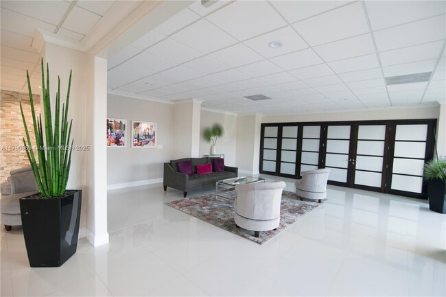 Building Photo - 2017 S Ocean Dr