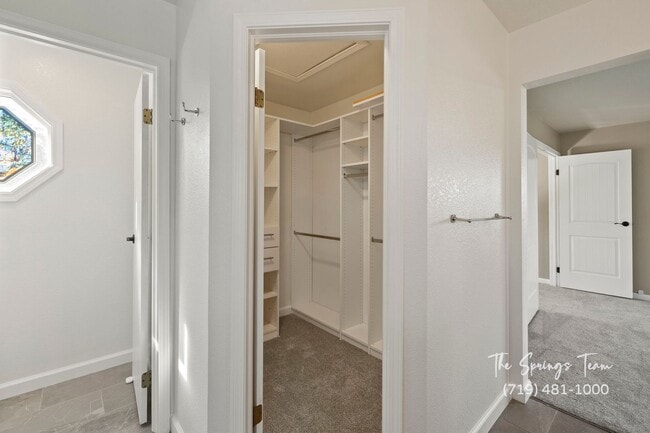 Building Photo - SPECTACULARLY HUGE 6BD HOME with PANORAMIC MOUNTAIN VIEWS - Security Deposit Waiver Available