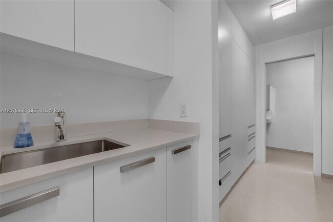 Building Photo - 360 Ocean Dr
