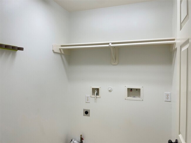 Building Photo - 1602 Lawick Cir