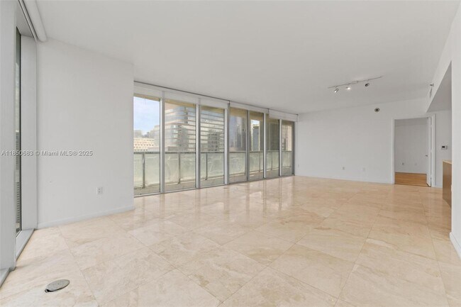 Building Photo - 495 Brickell Ave