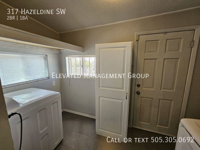 Building Photo - 317 Hazeldine Ave SW