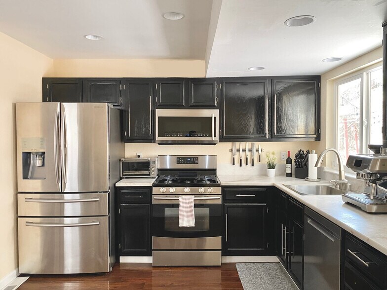 Building Photo - 1825 Sierra Highlands Dr