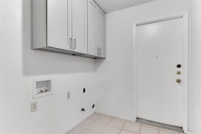 Building Photo - 11407 Barrington Way