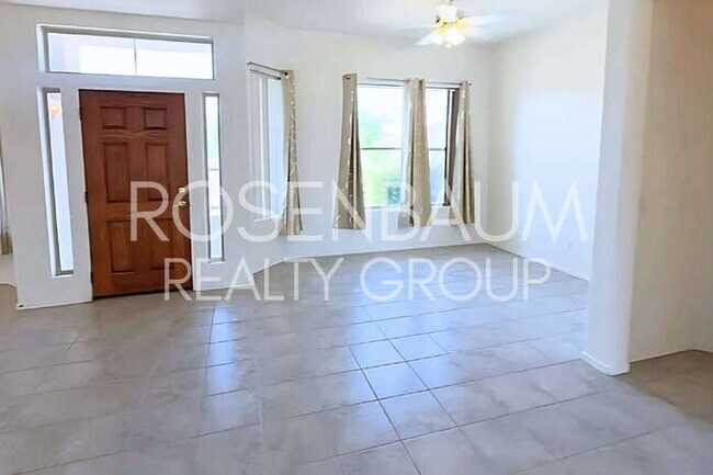 Building Photo - Stunning 2-beds, 2-baths home located in t...