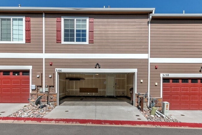 Building Photo - $1900 in Savings – Rent-Free December  // ...