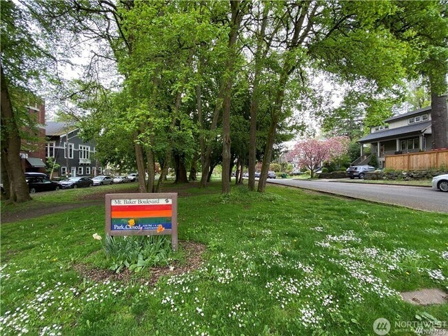 Building Photo - 4bd/2ba Seattle House