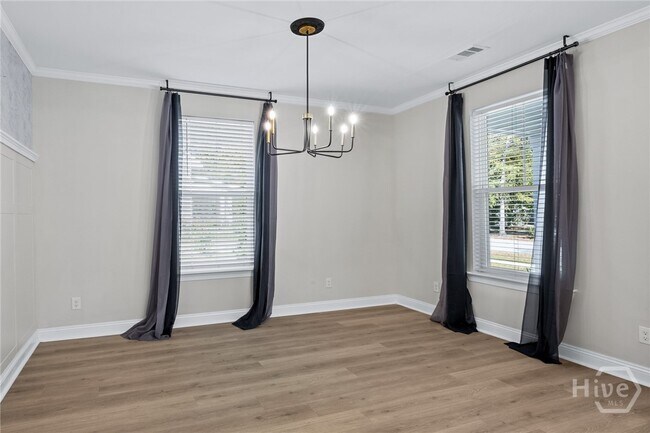 Building Photo - 241 Ridgewood Park Dr S