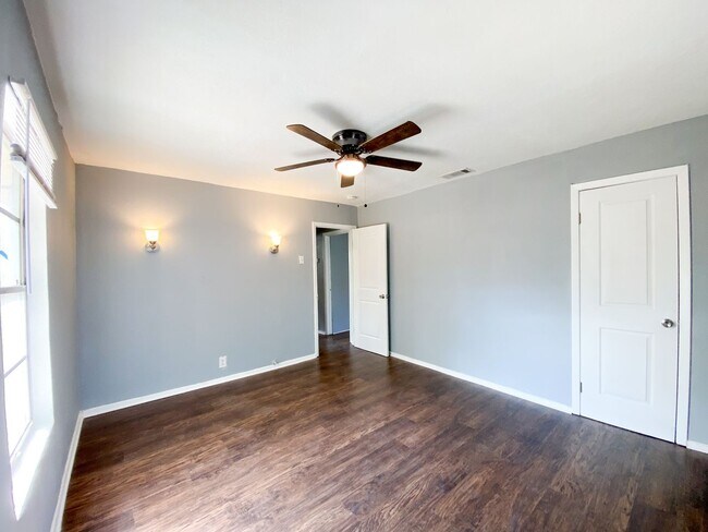 Building Photo - UNIVERSITY PARK