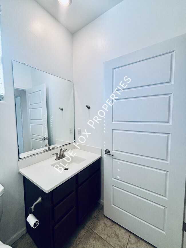 Building Photo - 7846 S Sugarbend Dr