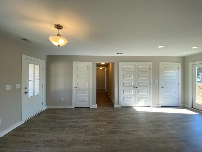 Building Photo - Beautiful home for Rent in Talladega, AL!!...