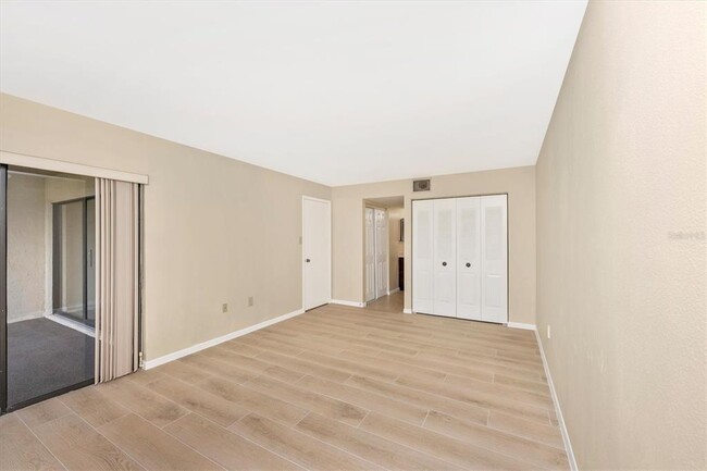 Building Photo - 5172 Lake Village Dr