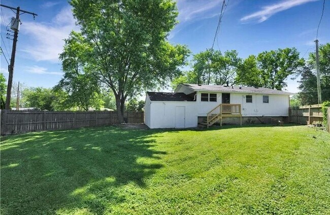 Building Photo - Remodeled Clarksville 4 bedroom, 2 bathroom!