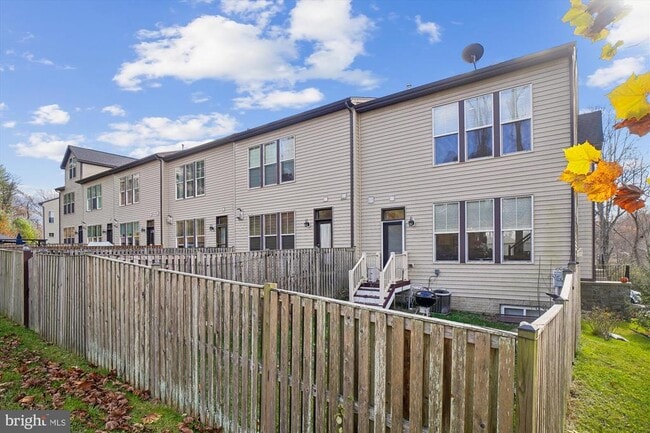 Building Photo - 6947 Country Club Terrace
