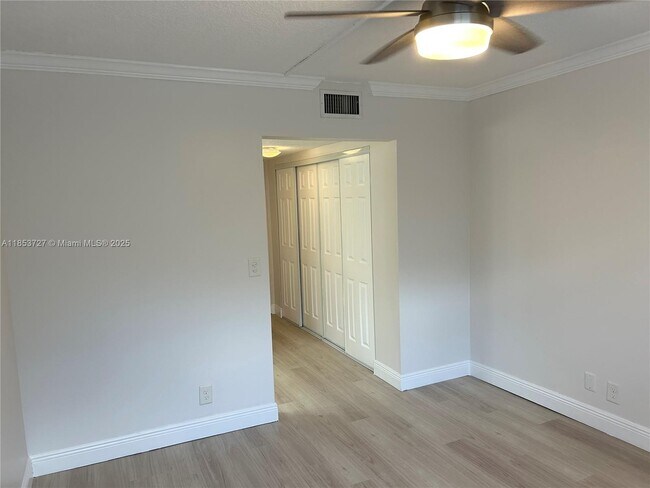 Building Photo - 9410 Live Oak Pl